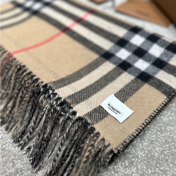 Burberry Tan and Black Men's Scarf - Picture 5 of 9